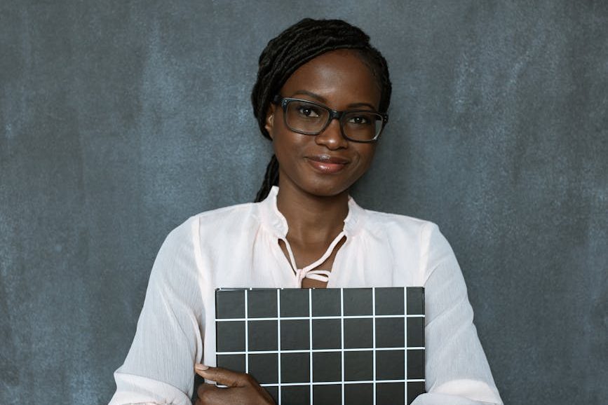 Femme professionnelle qui fait un bilan de compétences